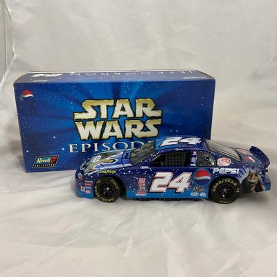 -30- NASCAR | 1:18 Scale Die Cast | 1999 Star Wars Pepsi Chevrolet | Jeff Gordon