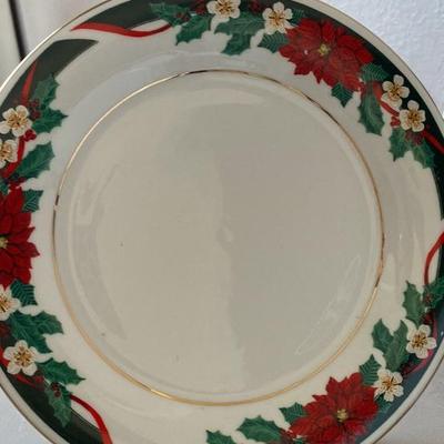 16 piece Christmas dinnerware set