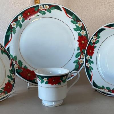 16 piece Christmas dinnerware set