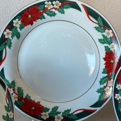 16 piece Christmas dinnerware set