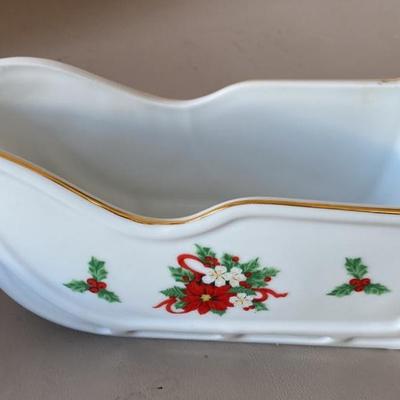 6 piece Christmas serving set.