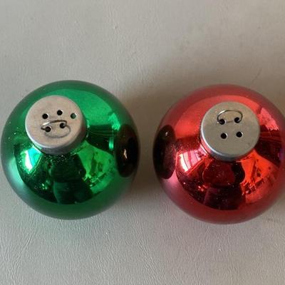 Christmas ornament salt and pepper shakers