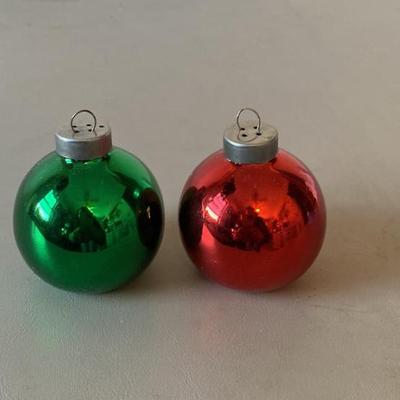 Christmas ornament salt and pepper shakers