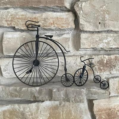 Antique look bicycle wall art