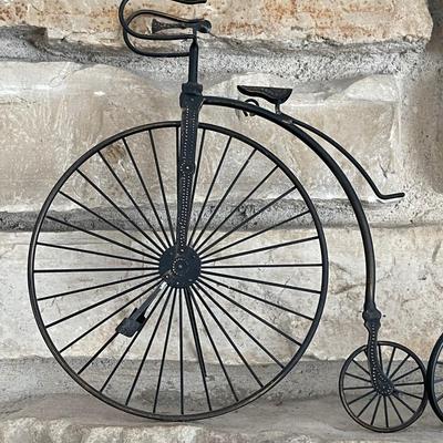 Antique look bicycle wall art