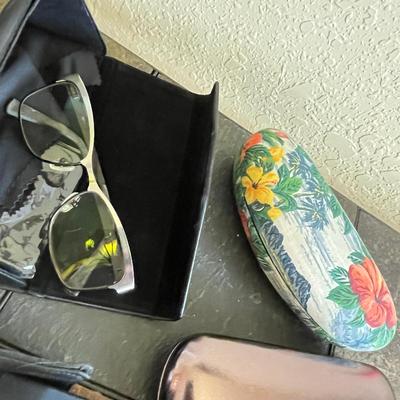 Lot of sun glasses & glasses with cases