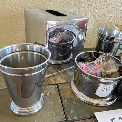 Lot of bathroom decor/ hardware