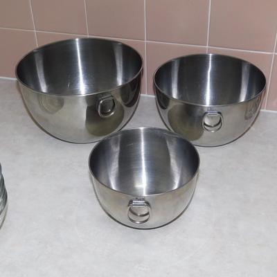 STAINLESS STEEL MIXING BOWLS, GLASS SERVING BOWLS, STRAINERS AND GLASS BOTTLE