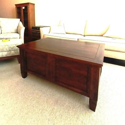 ASHLEY WOODEN CEDER LINED TABLE/TRUNK