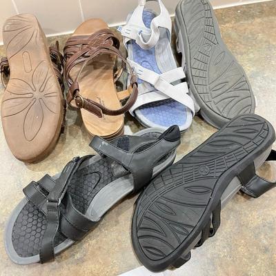 3 pairs of Sandals