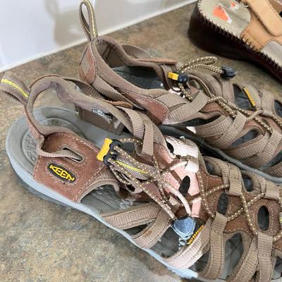 3 pair of sandals
