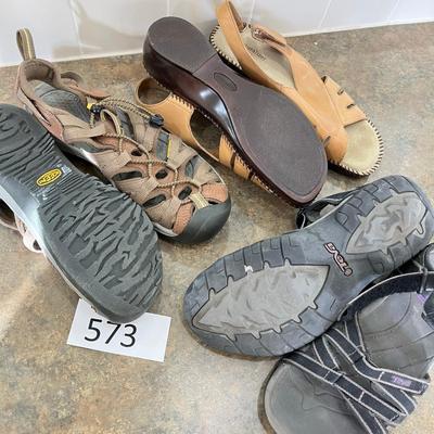 3 pair of sandals