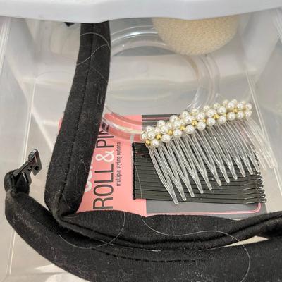 Rubbermade Drawers w/ stuff