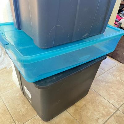 Lot of 4 Rubbermade Tubs Totes