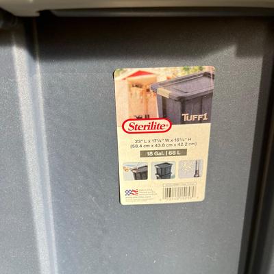Lot of 4 Rubbermade Tubs Totes