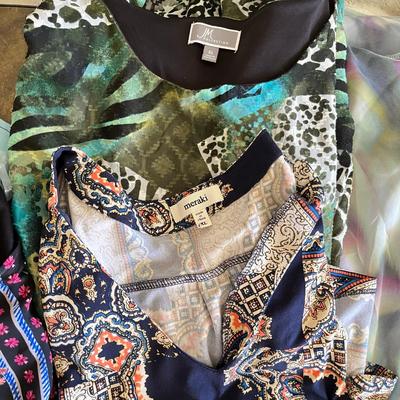 Fancy lot of ladies tops