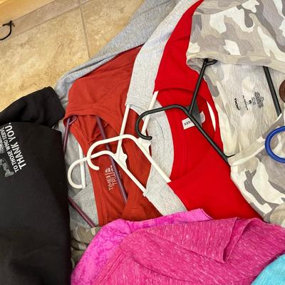 Women's T shirt type tops Large lot!