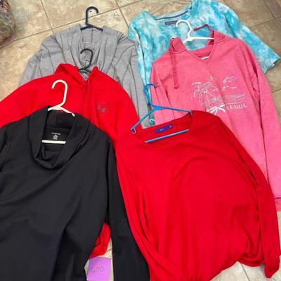 Women's tops & hoodies