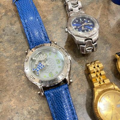 Lot of fashion watches