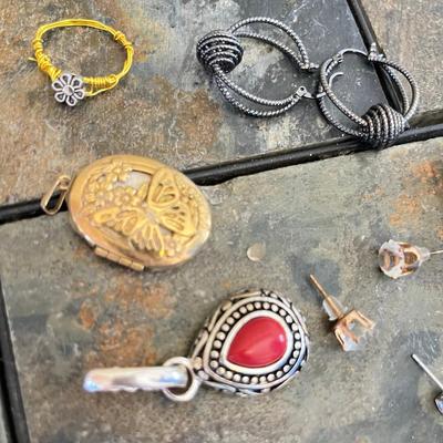 Lot of jewelry & book marks