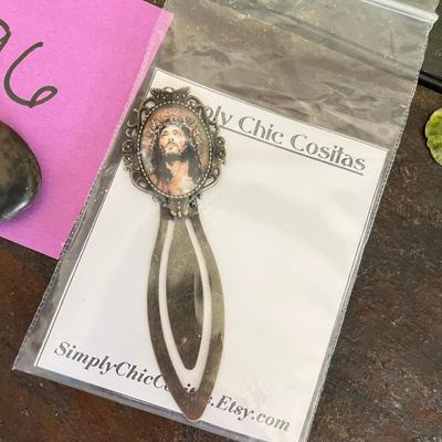 Lot of jewelry & book marks
