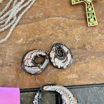 Lot of jewelry