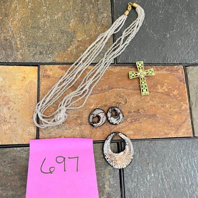 Lot of jewelry