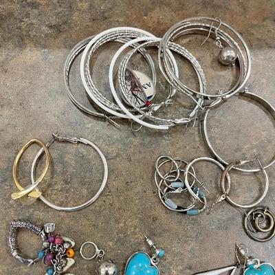Lot of fashion earrings