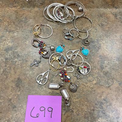 Lot of fashion earrings