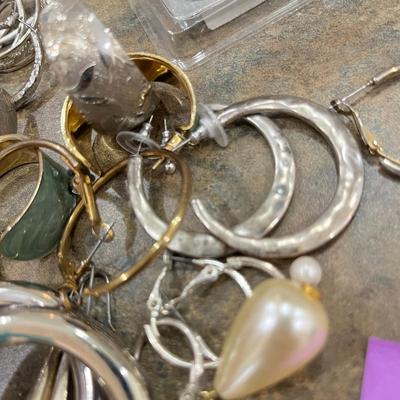 Lot of Earrings