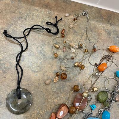 Lot of fashion/ costume necklaces
