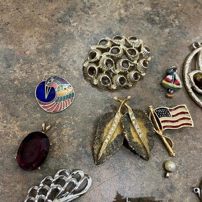 Lot of costume jewelry