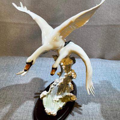 Hutschenreuther Ruther Trumpeter Swan Sculpture 