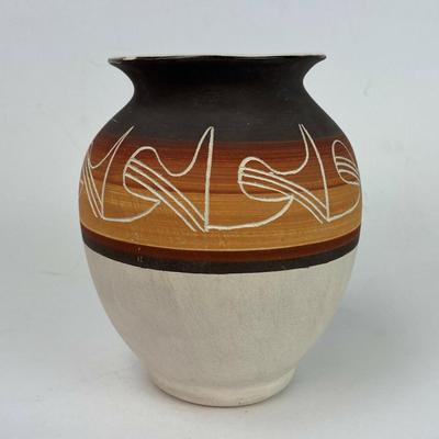 UTE MOUNTAIN NATIVE AMERICAN POTTERY JAR SIGNED RUTH ROOT
