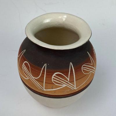 UTE MOUNTAIN NATIVE AMERICAN POTTERY JAR SIGNED RUTH ROOT