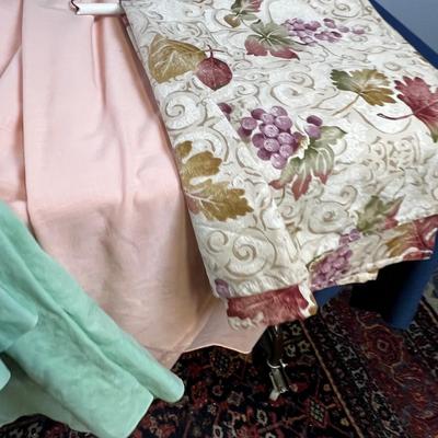 Vintage Table Cloths (4) 
