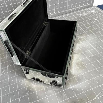 Clean Mirrored Box 