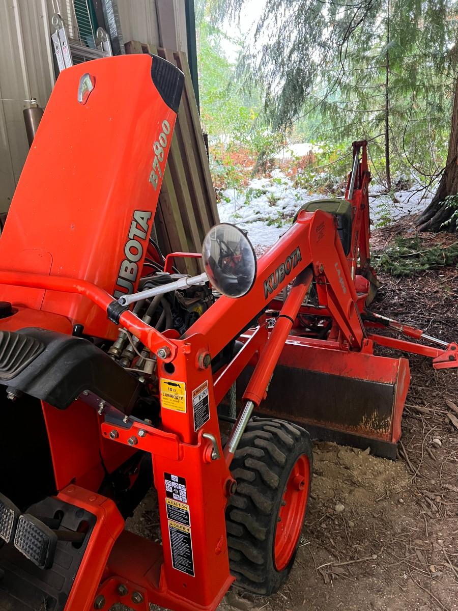 Kubota B7800 Tractor with Kubota LA402 and Digger Attachments and