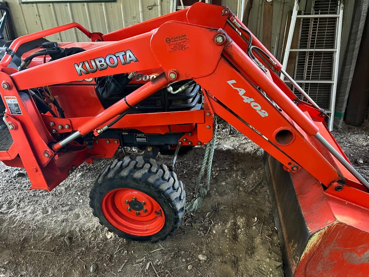 Kubota B7800 Tractor with Kubota LA402 and Digger Attachments and