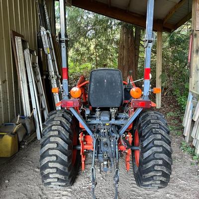 Kubota B7800 Tractor with Kubota LA402 and Digger Attachments and Maschio L52!