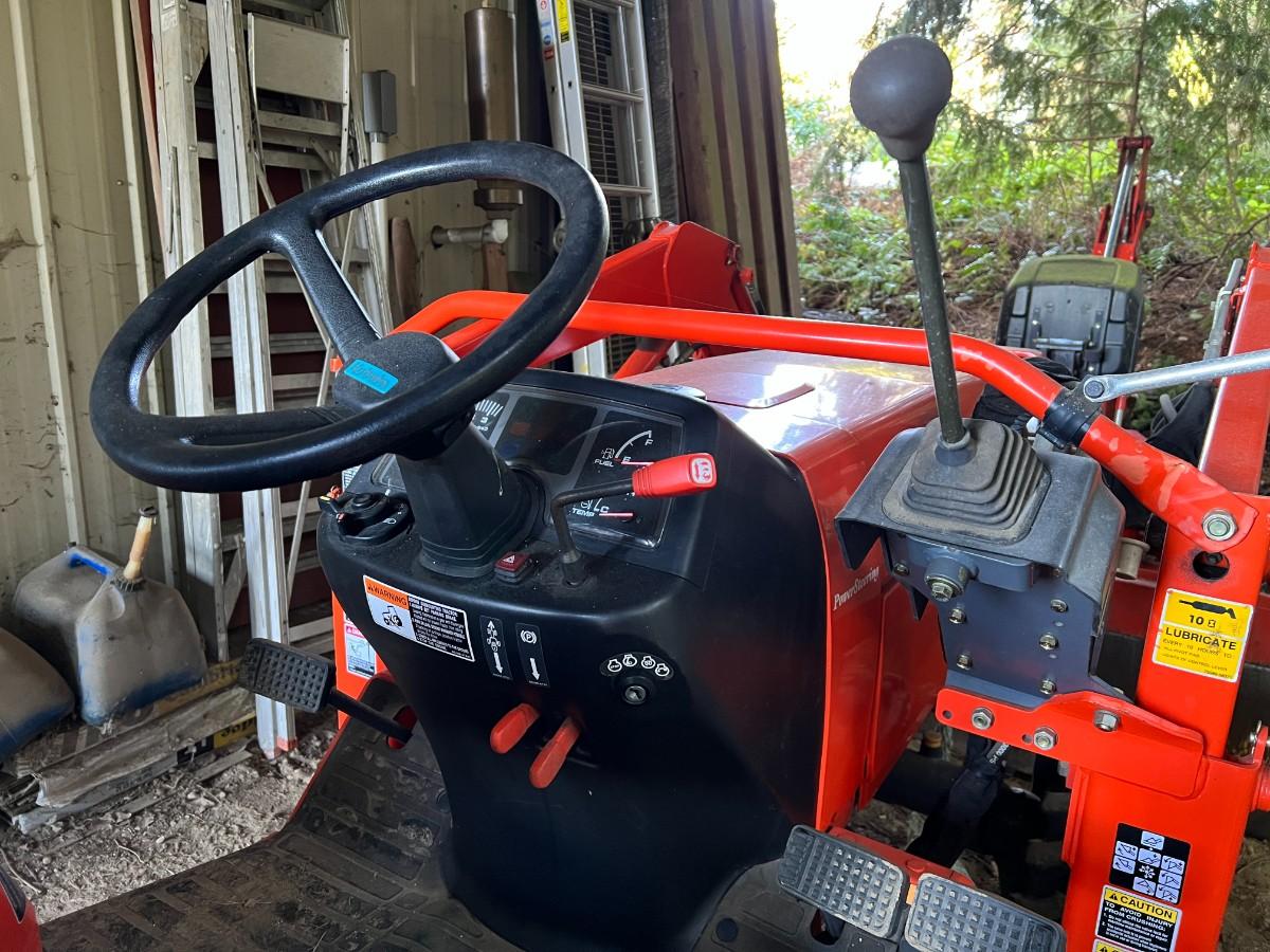 Kubota B7800 Tractor with Kubota LA402 and Digger Attachments and