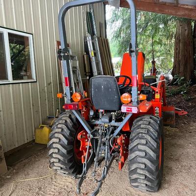 Kubota B7800 Tractor with Kubota LA402 and Digger Attachments and Maschio L52!