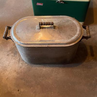 Large clean wood handled cooker with lid