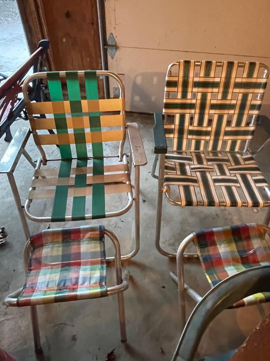2 lawn chairs + foot stools
