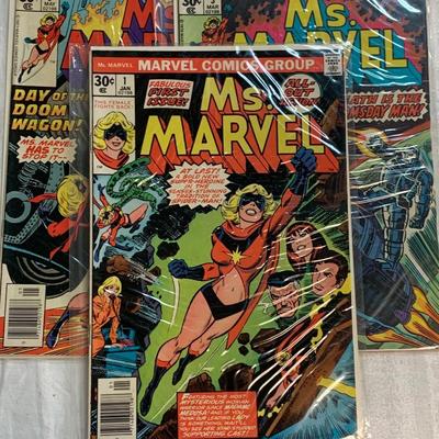 LOT 10R: Marvel Comics Ms. Marvel