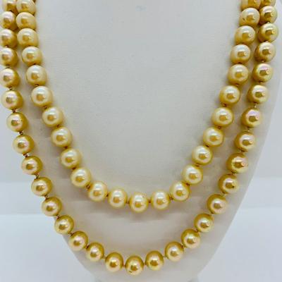 LOT 21R: Fashion Faux Pearl Necklaces & Bracelets