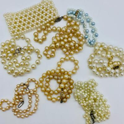 LOT 21R: Fashion Faux Pearl Necklaces & Bracelets