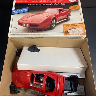 LOT 63R: Monogram & Testors Corvette Models