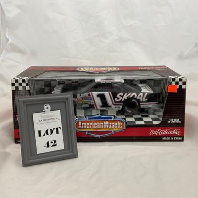 -42- NASCAR | 1:18 Scale Die Cast | Skoal Thunderbird | Rick Mast