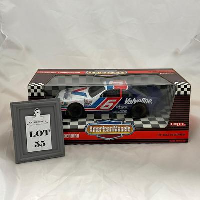 -55- NASCAR | 1:18 Scale Die Cast | Valvoline Thunderbird
